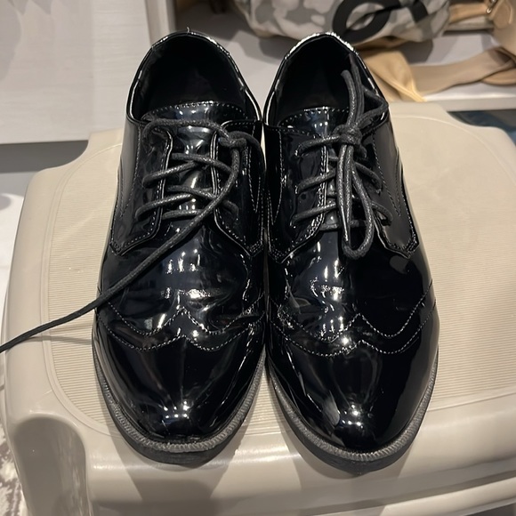 Oxford Shoes - Picture 2 of 5